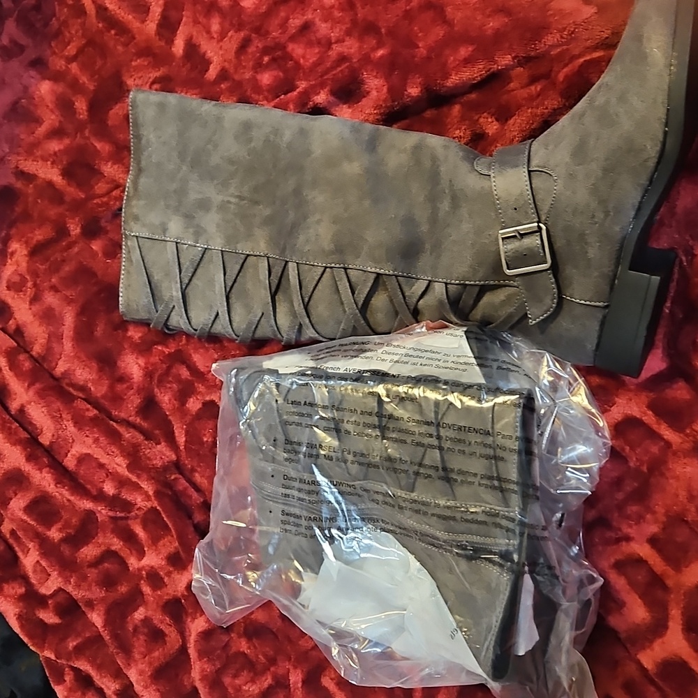 Women's flat boots